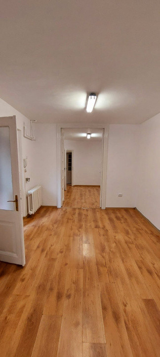 de inchiriat vila cu 6 camere  in Stefan cel Mare, centrala proprie, LP, curte