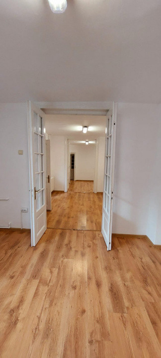 de inchiriat vila cu 6 camere  in Stefan cel Mare, centrala proprie, LP, curte