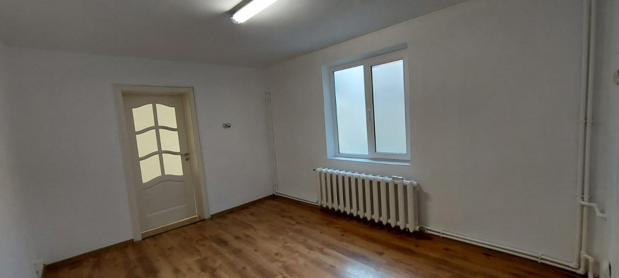 de inchiriat vila cu 6 camere  in Stefan cel Mare, centrala proprie, LP, curte