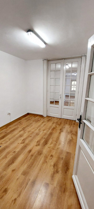 de inchiriat vila cu 6 camere  in Stefan cel Mare, centrala proprie, LP, curte