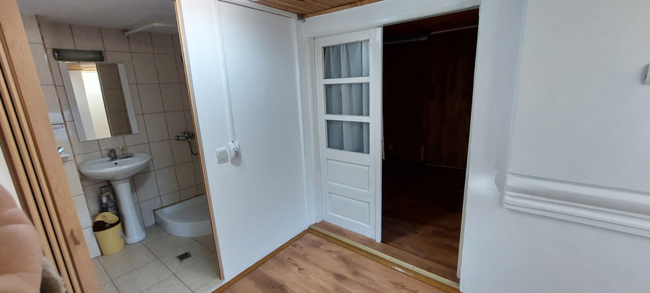 de inchiriat vila cu 6 camere  in Stefan cel Mare, centrala proprie, LP, curte