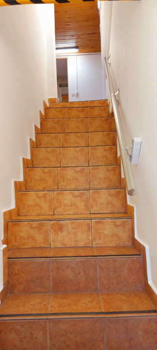 de inchiriat vila cu 6 camere  in Stefan cel Mare, centrala proprie, LP, curte