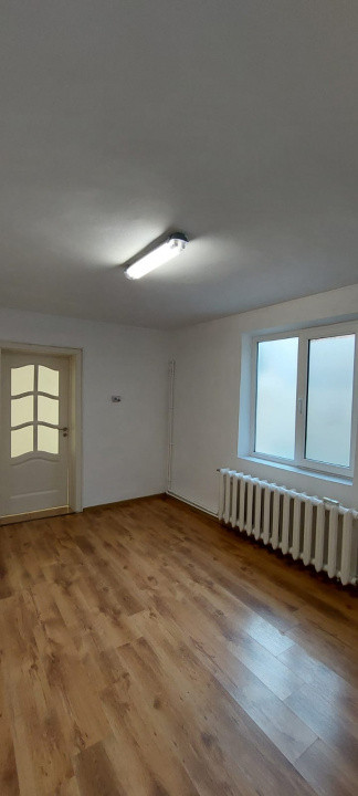 de inchiriat vila cu 6 camere  in Stefan cel Mare, centrala proprie, LP, curte