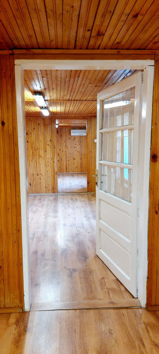 de inchiriat vila cu 6 camere  in Stefan cel Mare, centrala proprie, LP, curte