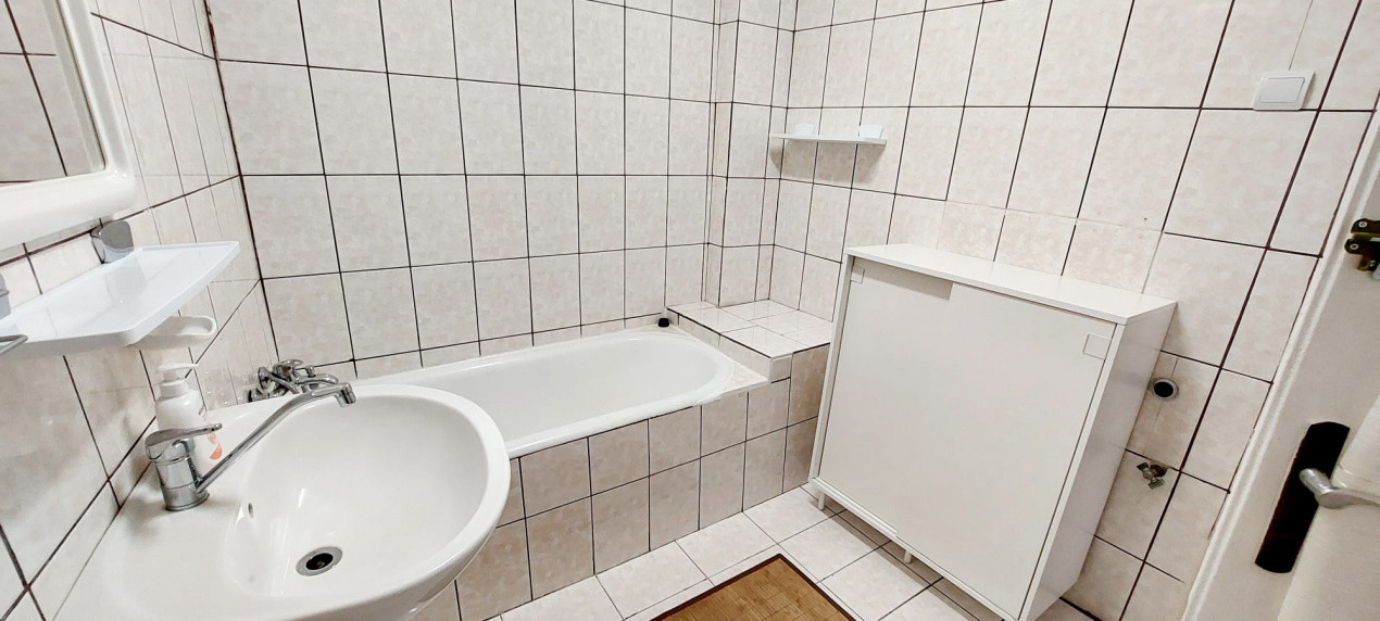 de inchiriat vila cu 6 camere  in Stefan cel Mare, centrala proprie, LP, curte