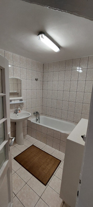 de inchiriat vila cu 6 camere  in Stefan cel Mare, centrala proprie, LP, curte