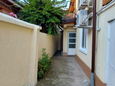 de inchiriat vila cu 6 camere  in Stefan cel Mare, centrala proprie, LP, curte