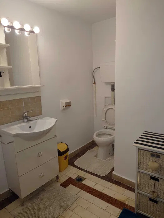 de inchiriat apartament decomandat cu 3 camere  in Universitate, SPITALUL COLTEA