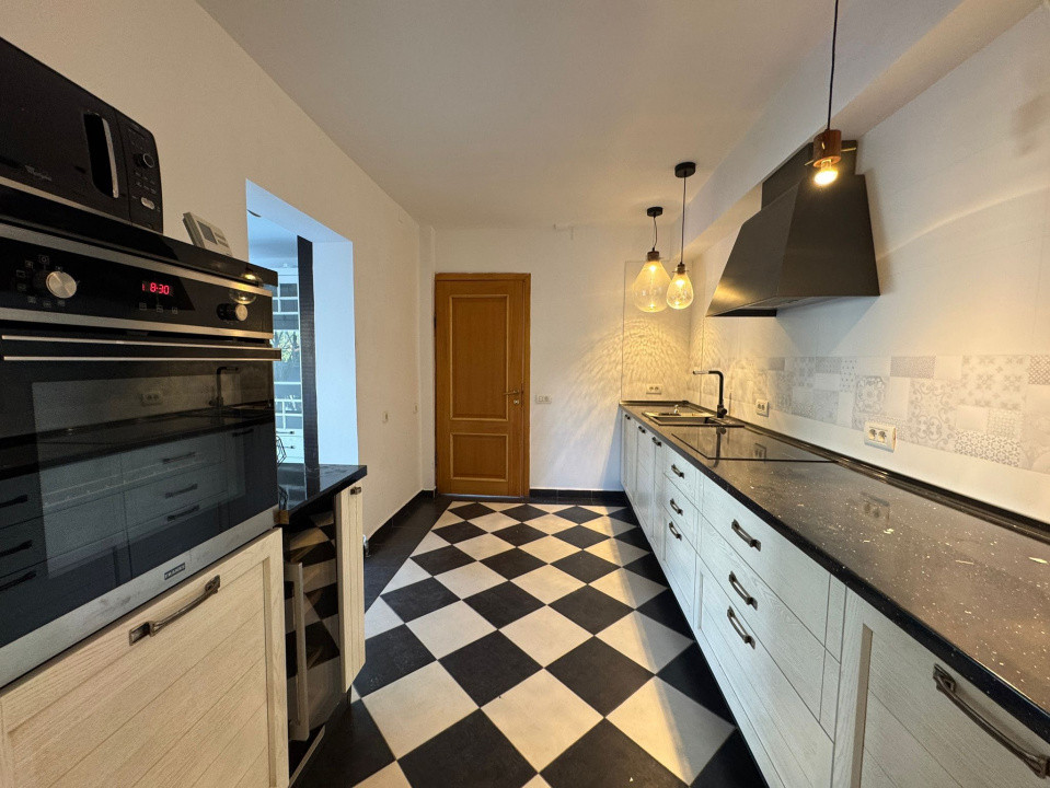 Casa spațioasă cu 3 dormitoare în Pipera 