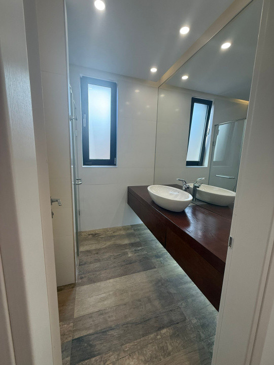 Vilă cu 5 dormitoare în Complex Columbus