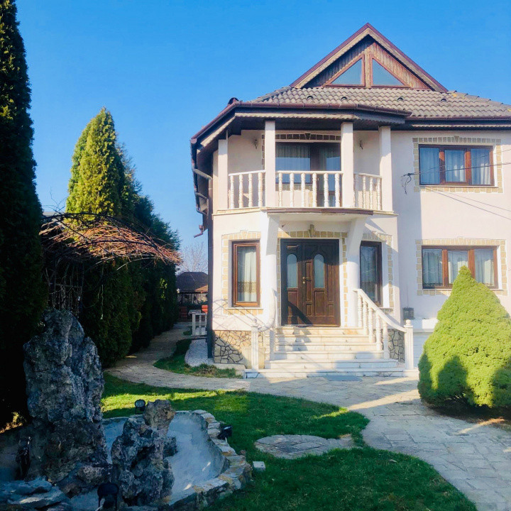Casă spațioasă de vânzare în Roman cartier Nicolae Bălcescu, 350 mp, teren 12