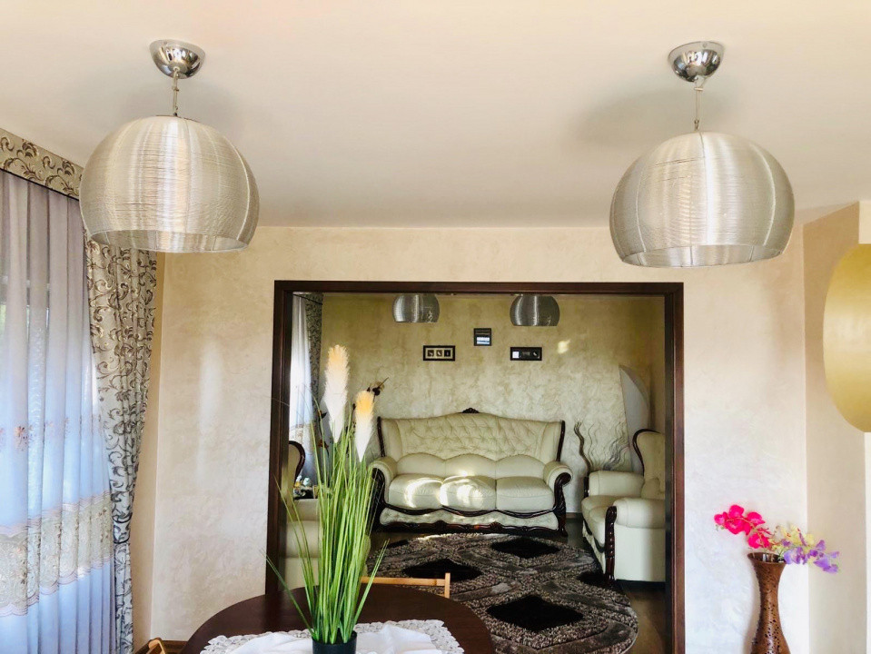 Casă spațioasă de vânzare în Roman cartier Nicolae Bălcescu, 350 mp, teren 12