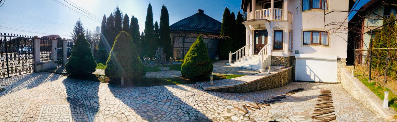 Casă spațioasă de vânzare în Roman cartier Nicolae Bălcescu, 350 mp, teren 12