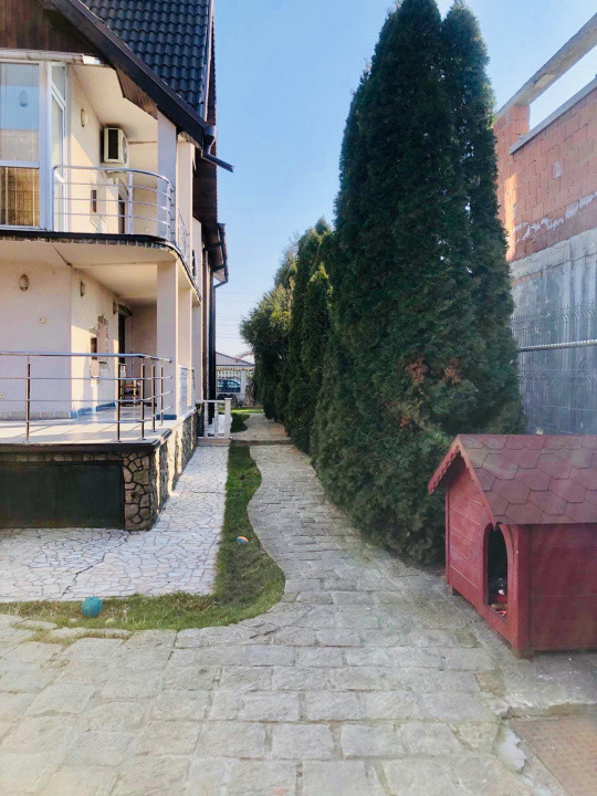 Casă spațioasă de vânzare în Roman cartier Nicolae Bălcescu, 350 mp, teren 12