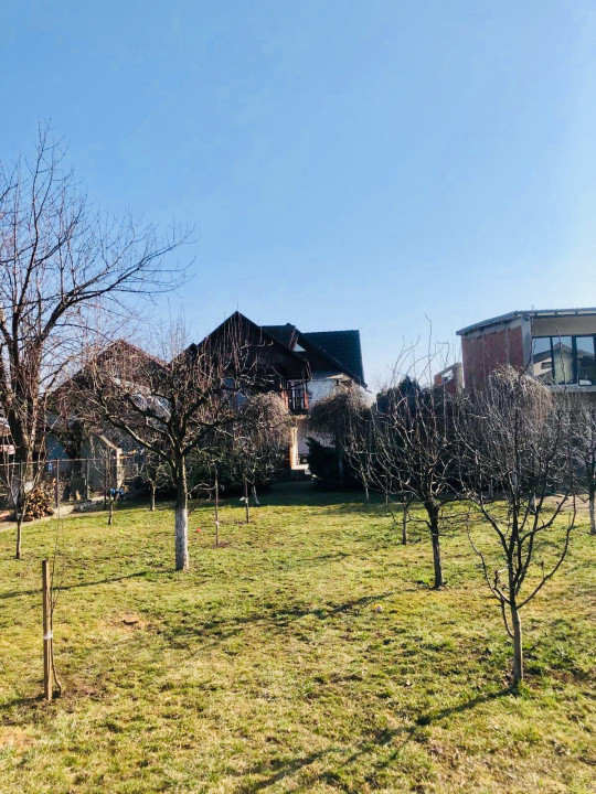 Casă spațioasă de vânzare în Roman cartier Nicolae Bălcescu, 350 mp, teren 12