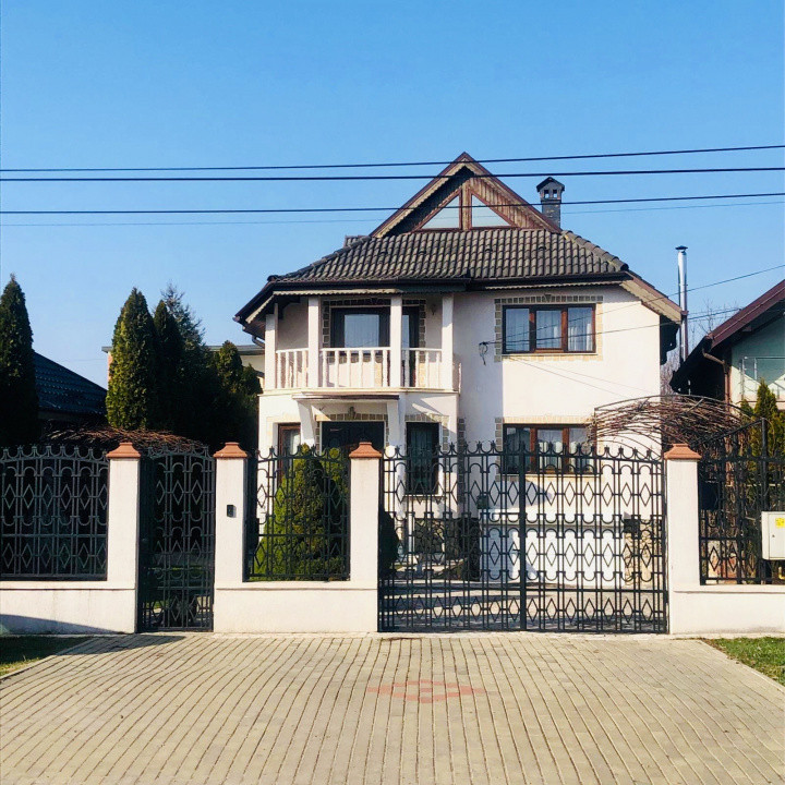 Casă spațioasă de vânzare în Roman cartier Nicolae Bălcescu, 350 mp, teren 12