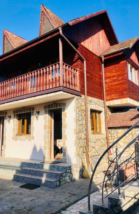 Casă spațioasă de vânzare în Roman cartier Nicolae Bălcescu, 350 mp, teren 12