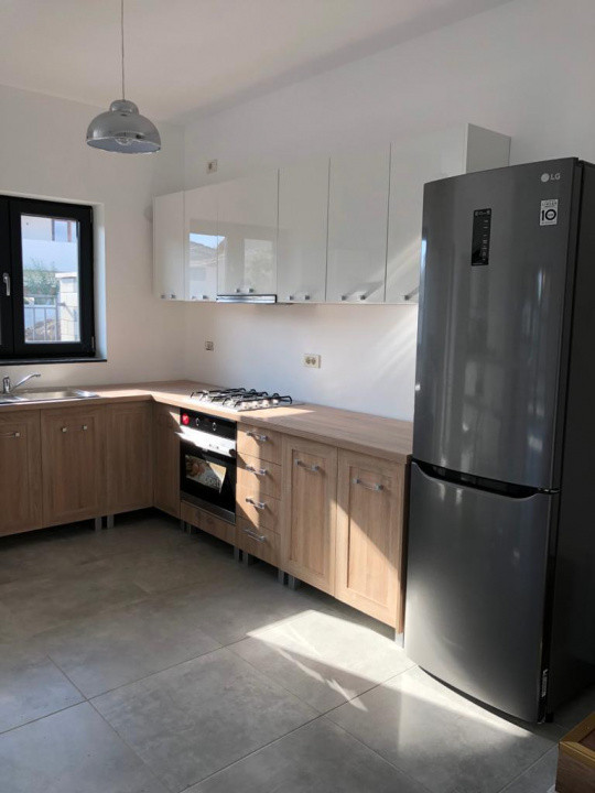 Casa cu 4 camere si curte de inchiriat in Bragadiru