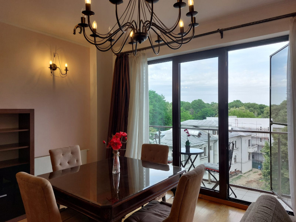 Apartament 3 camere, parcare, balcon, zona Kiseleff