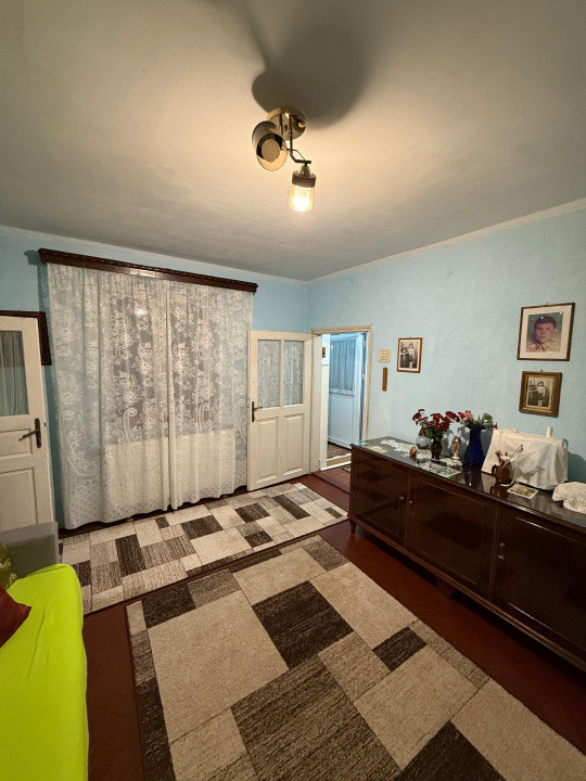 Casa individuala 4 camere, 2 bai, 424 mp teren, centrala proprie, zona Romana