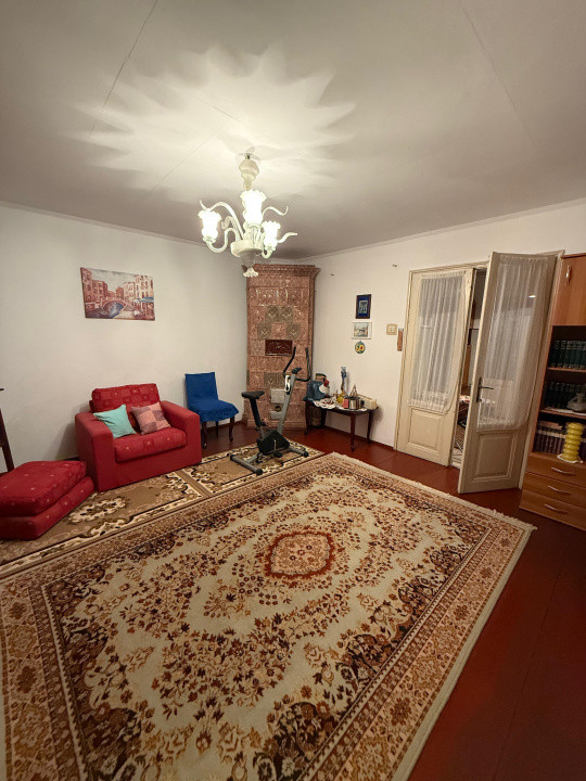 Casa individuala 4 camere, 2 bai, 424 mp teren, centrala proprie, zona Romana