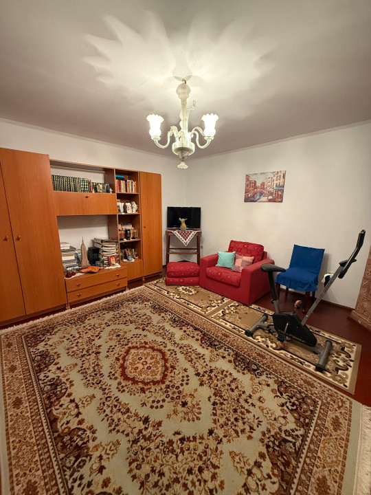 Casa individuala 4 camere, 2 bai, 424 mp teren, centrala proprie, zona Romana