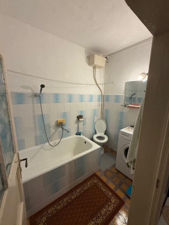 Casa individuala 4 camere, 2 bai, 424 mp teren, centrala proprie, zona Romana