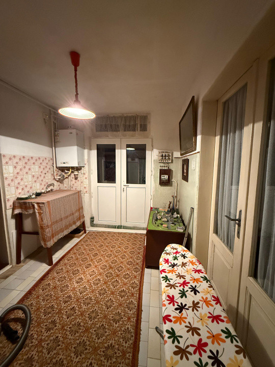 Casa individuala 4 camere, 2 bai, 424 mp teren, centrala proprie, zona Romana