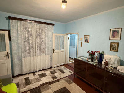 Casa individuala 4 camere, 2 bai, 424 mp teren, centrala proprie, zona Romana