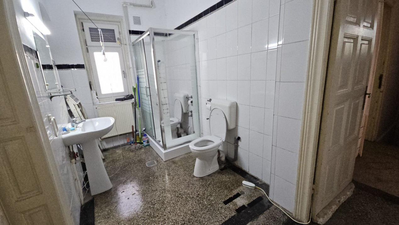 Casă spațioasă de vânzare în Dorobanți, București