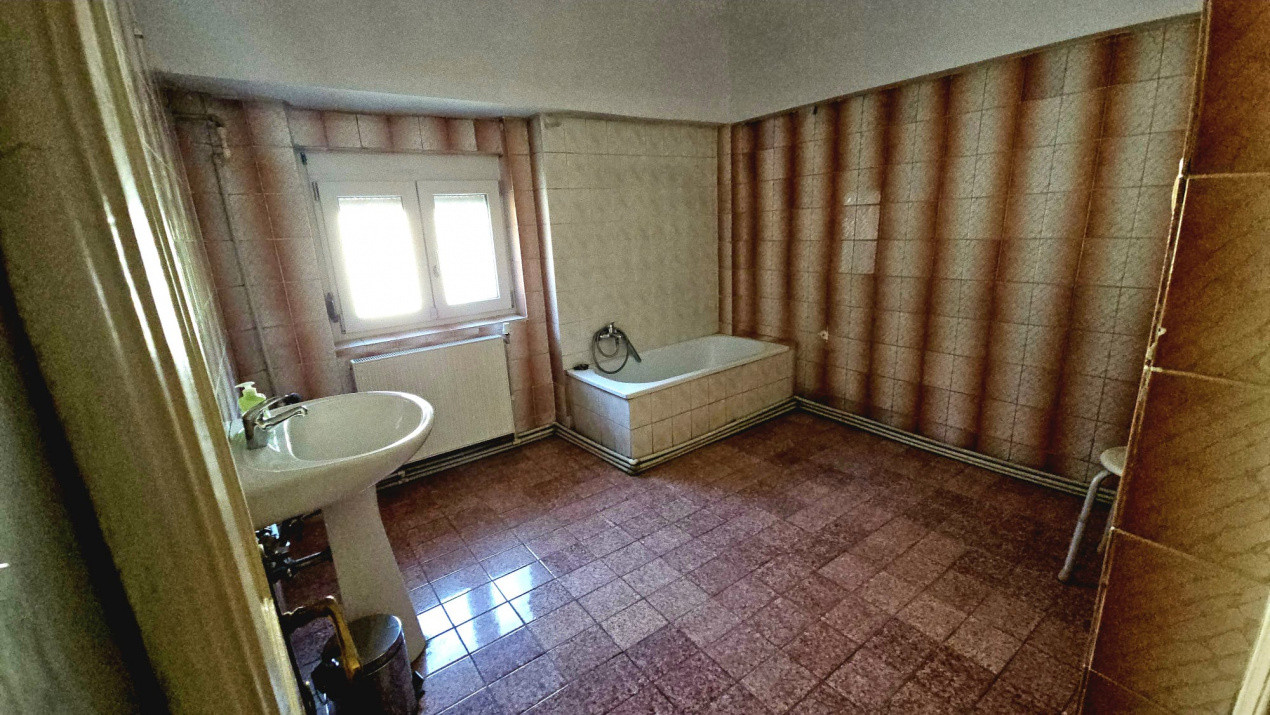 Casă spațioasă de vânzare în Dorobanți, București