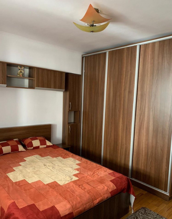Apartament decomandat cu 3 camere  in zona Splaiul Unirii 
