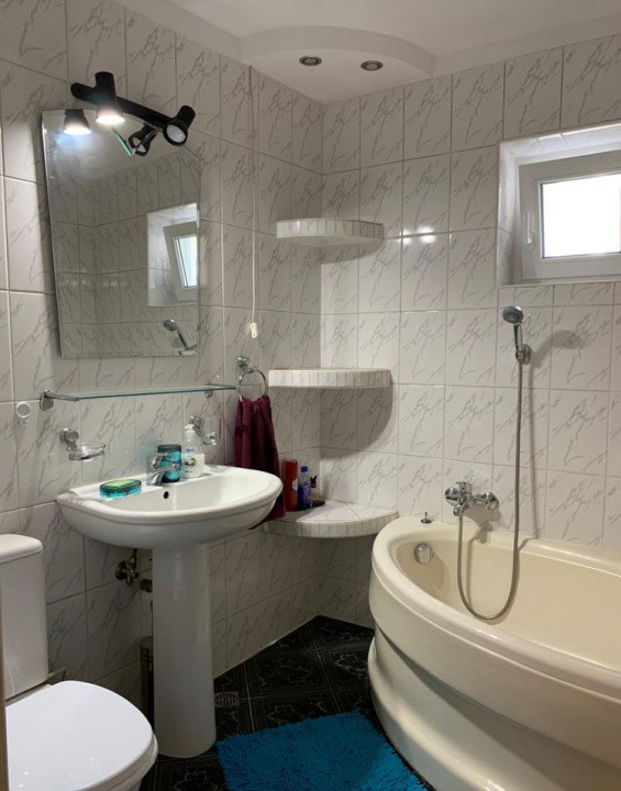 Apartament decomandat cu 3 camere  in zona Splaiul Unirii 