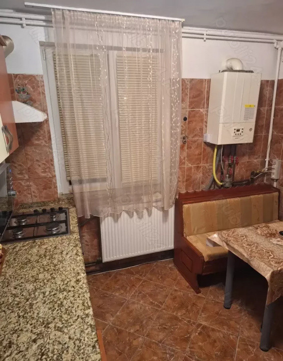 de inchiriat apartament decomandat cu 3 camere, 1 Decembrie 1918