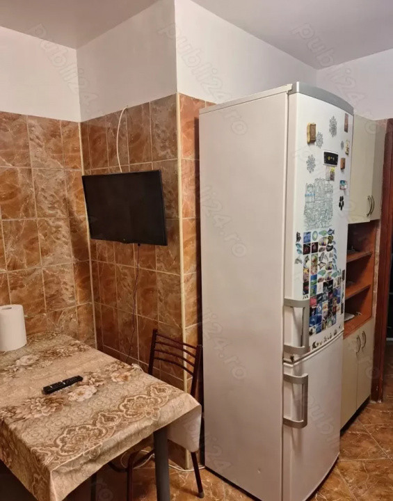 de inchiriat apartament decomandat cu 3 camere, 1 Decembrie 1918