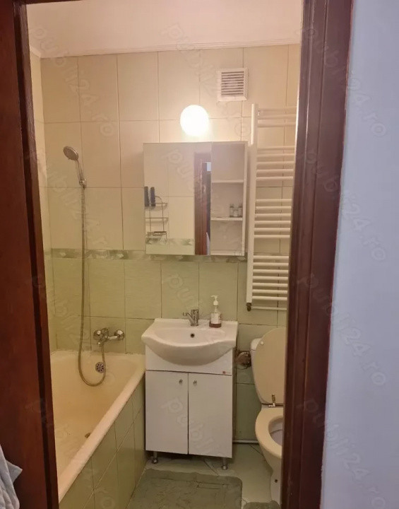 de inchiriat apartament decomandat cu 3 camere, 1 Decembrie 1918