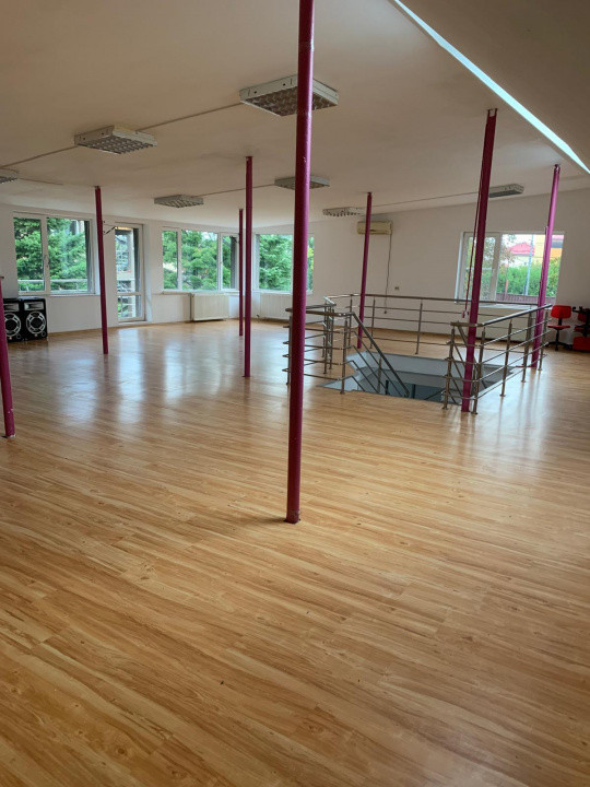 Clădire modernă, versatilă de închiriat