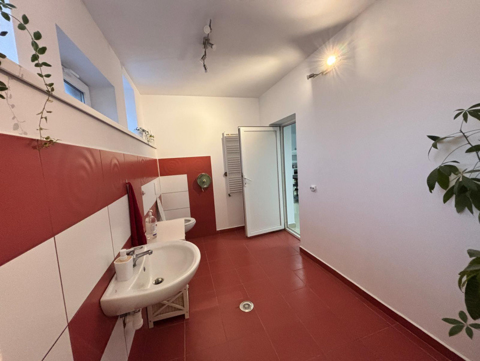 Clădire modernă, versatilă de închiriat