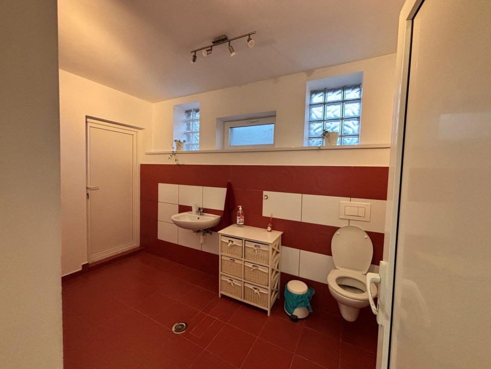 Clădire modernă, versatilă de închiriat