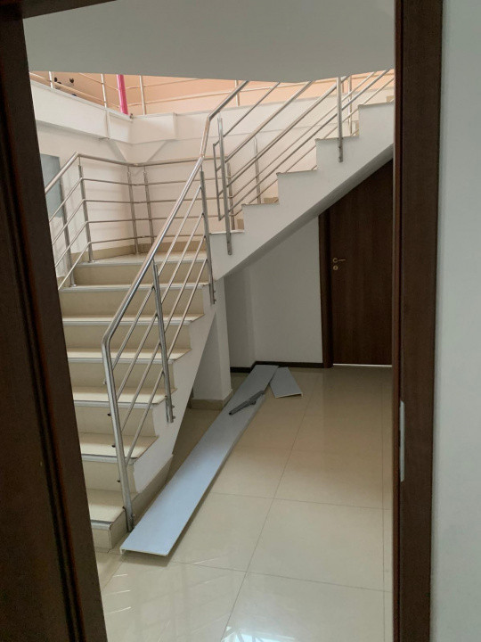 Clădire modernă, versatilă de închiriat