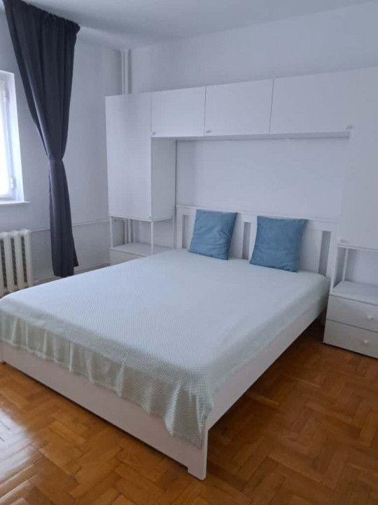 Apartament 2 camere, renovat, liniștit cu vedere in spate. La 2 minute de metrou