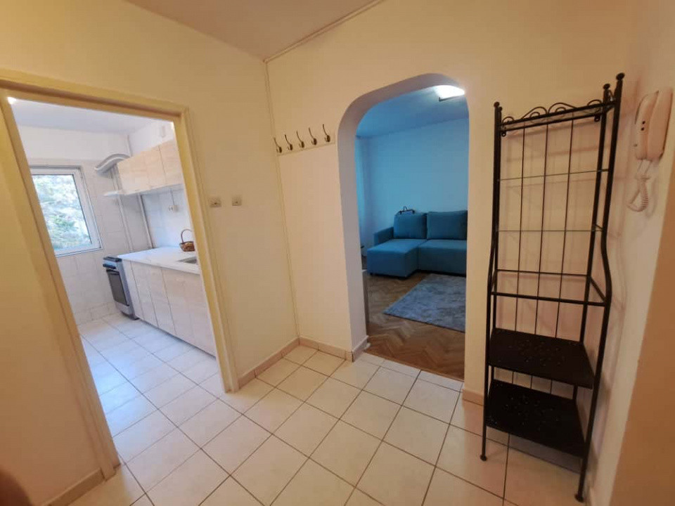 Apartament 2 camere, renovat, liniștit cu vedere in spate. La 2 minute de metrou