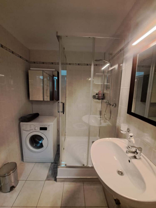 Apartament 2 camere, renovat, liniștit cu vedere in spate. La 2 minute de metrou