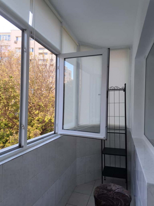 Apartament 2 camere, renovat, liniștit cu vedere in spate. La 2 minute de metrou