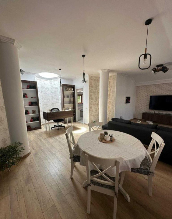 Apartament modern 3 camere -100mp - zona - Universitate!!