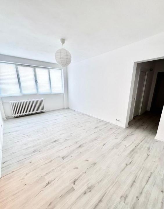 De vanzare, apartament 3 camere, 67mp, zona - Titan