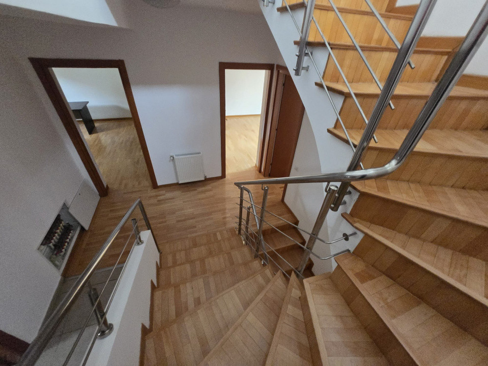 Vilă spațioasă P+1+M cu 6 dormitoare și 4 băi – Pipera- Voluntari,