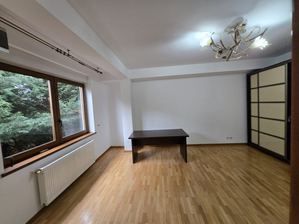 Vilă spațioasă P+1+M cu 6 dormitoare și 4 băi – Pipera- Voluntari,