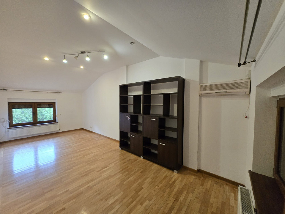 Vilă spațioasă P+1+M cu 6 dormitoare și 4 băi – Pipera- Voluntari,