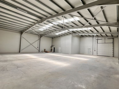 De inchiriat  Hala industiala 600mp curte 1650 mp